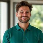 Ritratto professionale di Marco Bianchi, wellness coach.