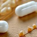 Enzimi digestivi, probiotici e integratori per la barriera intestinale, visibili in contenitori capsule